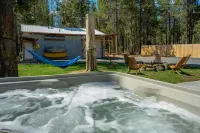 Clean and Bright Home with River Access, Kayaks and Bikes. Close to Mt Bachelor.
