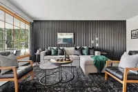 Stylish Drumheller Retreat: Steps from the Red Deer River!