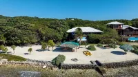 Coral Beach Retreat – Private Beachfront Escape
