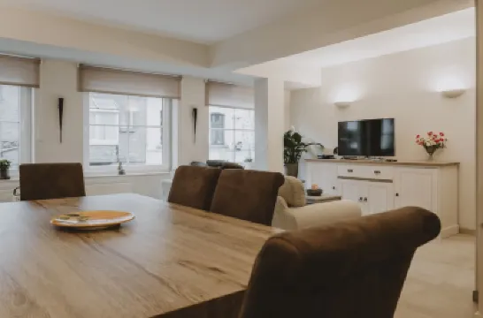 City rock: bright new 2bed/2bath downtown apartment Hotels in 