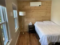 Just renovated stunning house - swimming and hiking