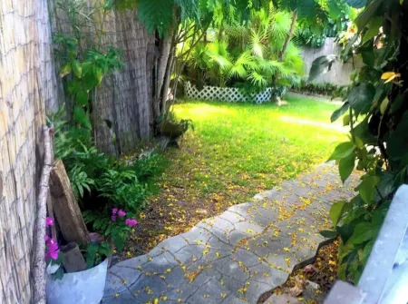 Secluded Bungalow Oasis & Sanctuary garden between Miami & Keys