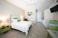 Key West Style Cottage - with pool/hot-tub