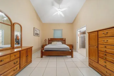 Spacious Vacation Getaway on Canal close to Beach Hotels near Family Church PC