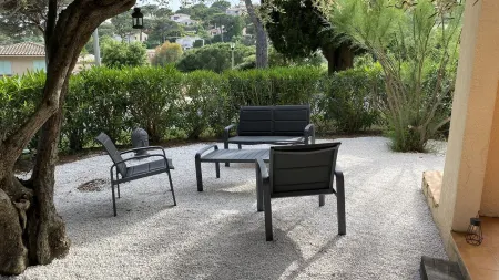 Superb air-conditioned apartment with sea view in a residence with swimming pool at La Nartelle