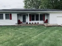 3 Bedroom house, sleeps 12, with out traffic 2 Miles from Ocean City Boardwalk.