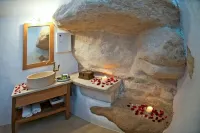 Private villa with private pool and amazing view in an unspoilt environment Hotels in Geropotamos