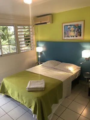 Coco-mango Apt. B, Studio Cosy, vue mer à 250 m de la Plage de la Perle