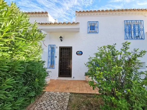 Super family villa has Wi Fi, private pool, walk to village & beach!