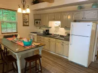 Porter’s Cottage in the Woods... Near Dollywood & National Park!