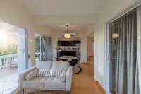 Inviting Apartment with Stunning Terrace & Daybed