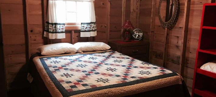 Family Friendly Updated Waterfront Cottage Hotels in Androscoggin County