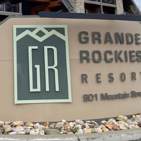 Family friendly 2BR/2BA condo - Sleeps 6 - Views & location!!