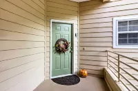 Condo on Kingwood Golf Course ~ 3 Mi to Main St!