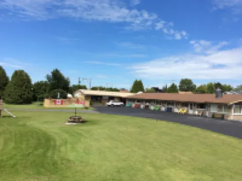 Lion Motel Hotels in Stormont, Dundas and Glengarry United Counties