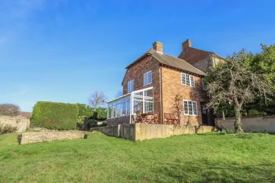 Orchard Cottage Hotels near National Trust - Whipsnade Tree Cathedral