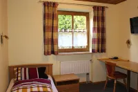 Gäste-Haus Rösch Hotels in Wiesent