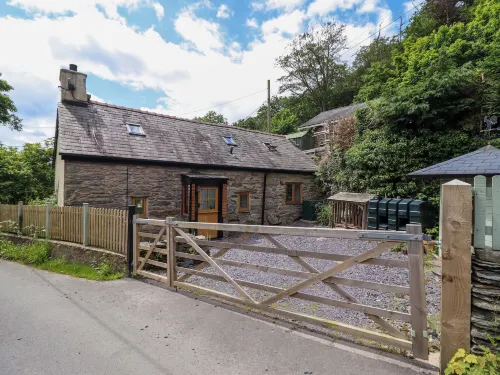 Hen Bopty Hotels in Fairbourne