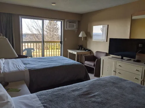 108 Golf Resort Hotels in Lac la Hache