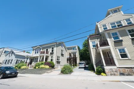 The Newport Lofts - 546 Thames Street