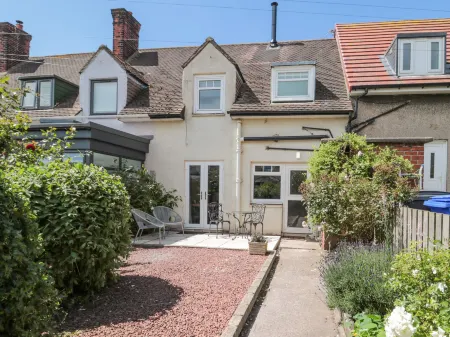 3 St Cuthberts Garth Отели рядом с достопримечательностью «Bamburgh Castle Golf Club»