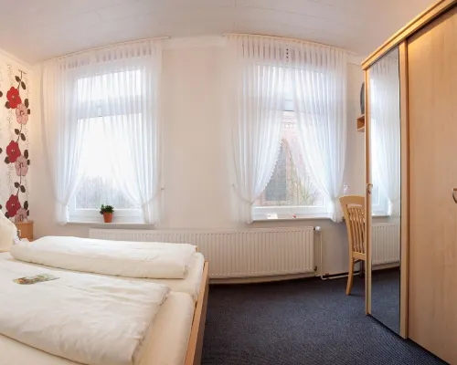 Hotel zur Linde | Hotel - Restaurant - Partyservice Hotels in Dithmarschen