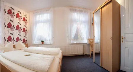 Hotel Zur Linde Отели в г. Эпенвёрден