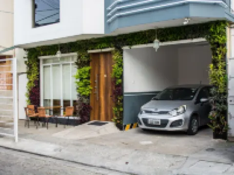 DC Suites Aeropuerto Hotels in Guayaquil