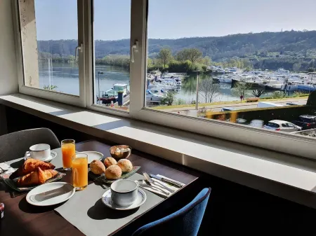 Hôtel le Bellevue Отели в г. Кондрьё