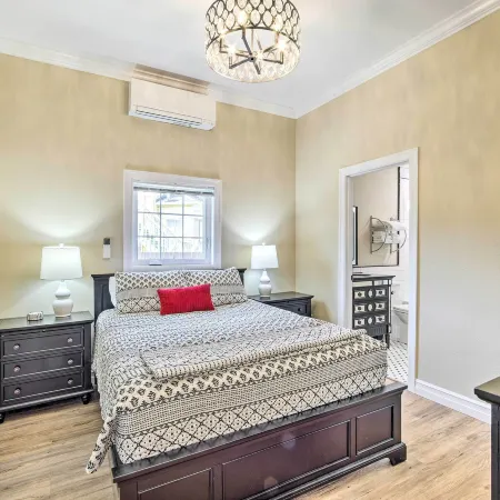Renovated North Bend Cottage Near Eateries!