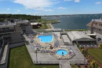 Wellington Resort - Pools