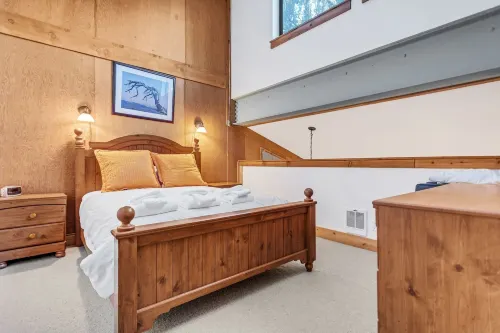 Modern & Sleek Condo - Creekside #110