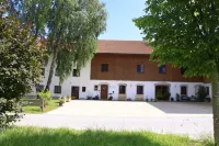 Bernhardhof Schlickenrieder GbR - Pension, Ferienwohnungen Hotels in Sauerlach