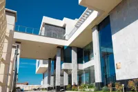 Waves Hotel Hoteles cerca de The old Emirate Palace in Umluj