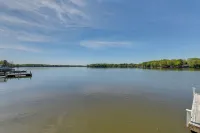 Pet-Friendly Lexington Vacation Rental on Lake! - Homestays