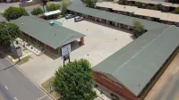 Moama Central Motel - parking