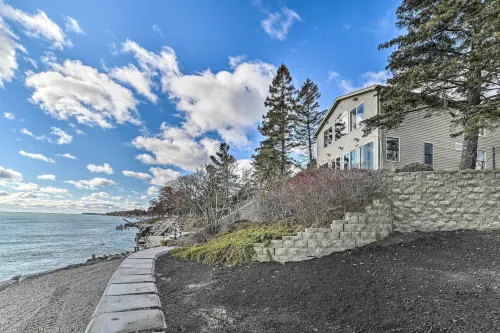 East Tawas Home w/ Patio, Lake Huron on-Site - واي فاي