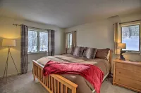 Spacious Ski-in/Out Black Mountain Home w/ Deck! - Wifi