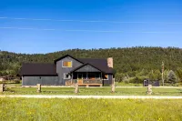 Whispering Hollow Lodge on Greer Main St! - WiFi
