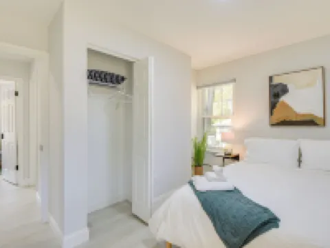 Near Top Attractions: Deck Dining at Severn Home! Hotels in Odenton