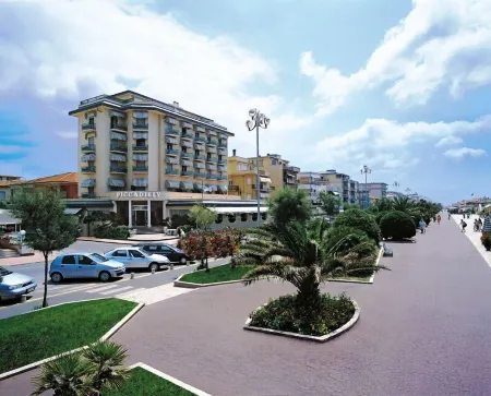Hotel Piccadilly Отели в г. Камайоре