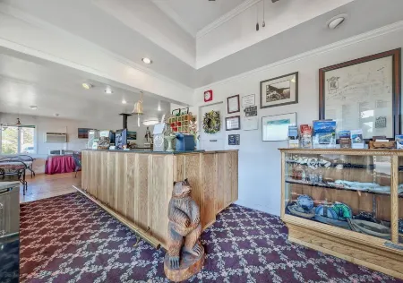 Walker River Lodge Отели рядом с достопримечательностью «Травертин Хот Спрингс»