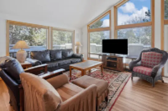 2 Sarazen Home with Hot Tub and BBQ on the Deck, Close to Woodlands Golf Course by Redawning