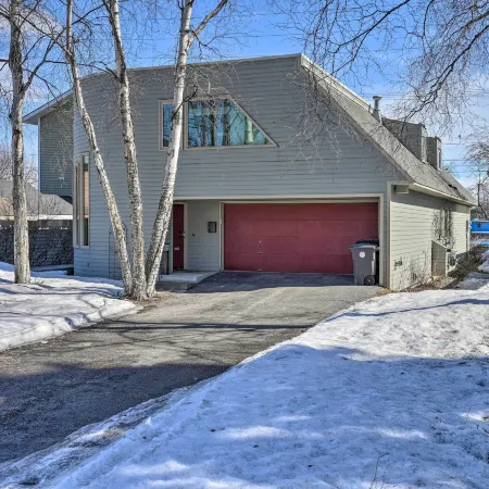 Cozy Anchorage Retreat - Near Hiking and Dtwn!