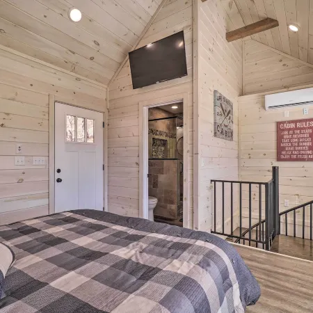 Peaceful Cookeville Cabin in Unique Setting