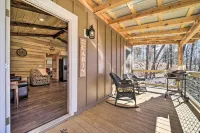 Modern Cabin w/ Fire Pit < 3 Mi to Trails! Hotels in Boyd