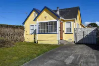 Eureka Cottage Near Sequoia Park and Old Town! - Hot Tub