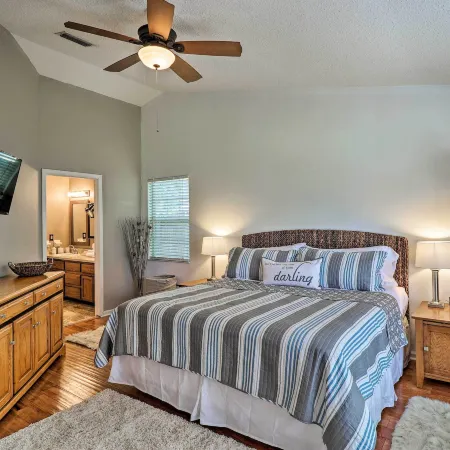 Pet-Friendly Amelia Island Home about 1 Mi to Beach!