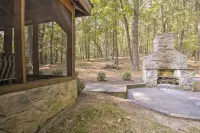 Couples Cabin - 5 Mi to DT Berkeley Springs! - WiFi