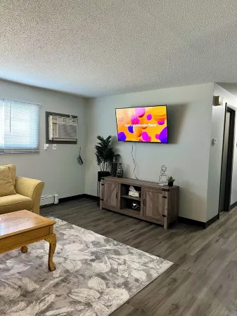 Charming 3-bedroom house with WiFi and AC in serene West Fargo